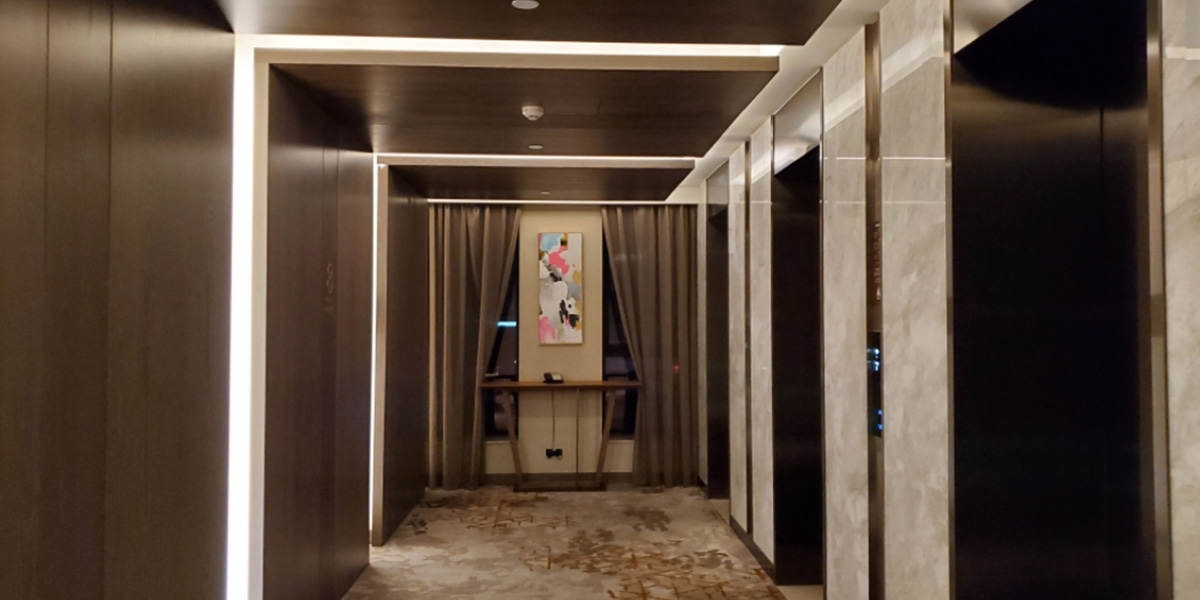 非若特彩色不銹鋼材料在希爾頓酒店室內(nèi)外裝飾得到應用