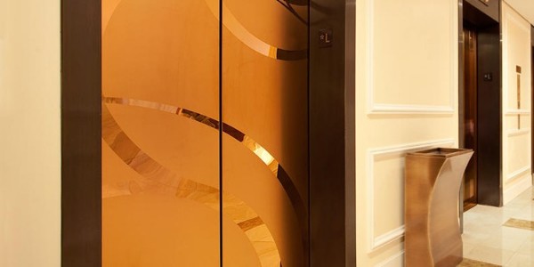 電梯設(shè)計(jì)趨勢:使用不銹鋼板創(chuàng)造現(xiàn)代外觀